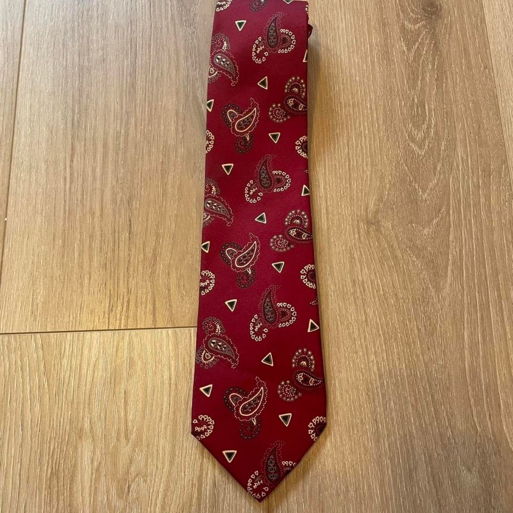 Vintage Banana Republic tie Burgundy silk paisley
